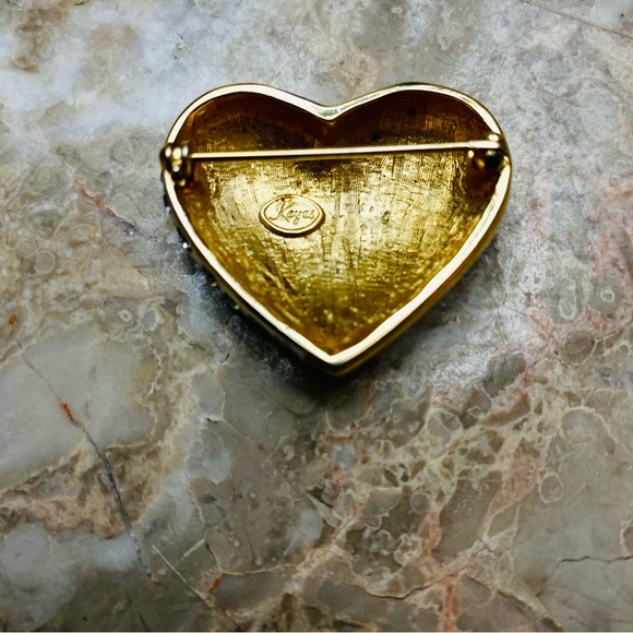 Keyes vintage signed heart shape gold tone rhinestone brooch - Picture 2 of 2
